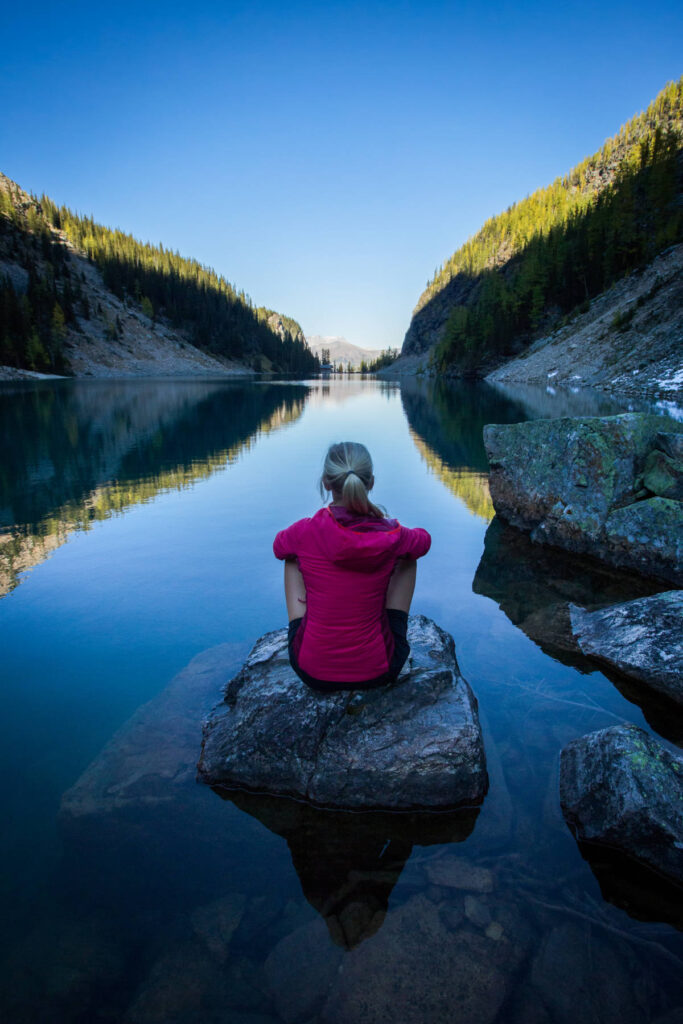 lake agnes in banff national park